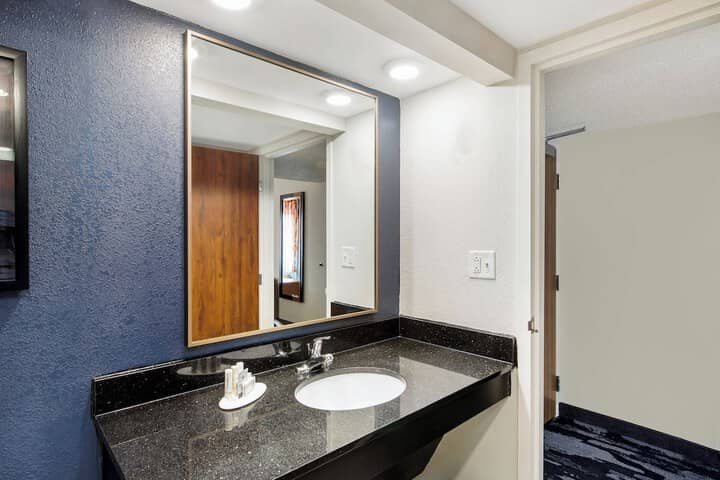 Room 13 of 31